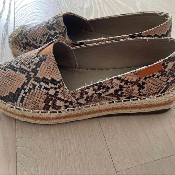 Slip ons - Picture 4 of 4